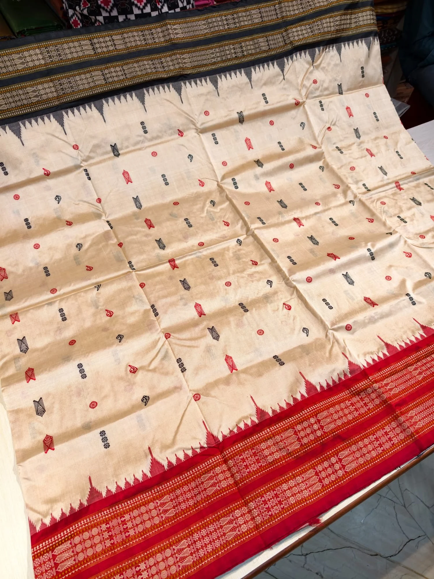 Sambalpuri Phoda Kumbha Tussar Silk Exclusive Saree with Blouse Piece — view 1 of 3